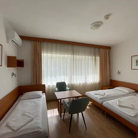 Hello Balcsi Apartmanhaz 住宿加早餐酒店 蒂豪尼