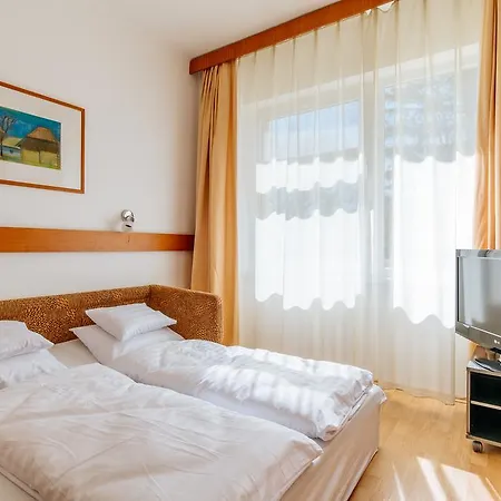 Hello Balcsi Apartmanhaz Bed and Breakfast 3*