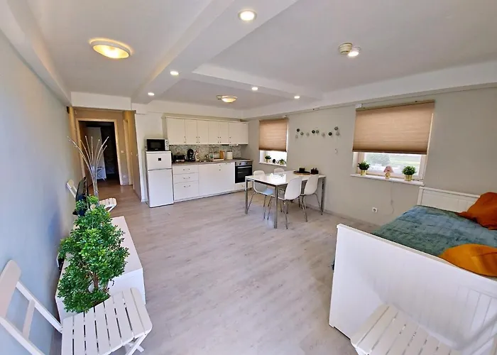 Hello Balcsi Apartmanhaz B&B