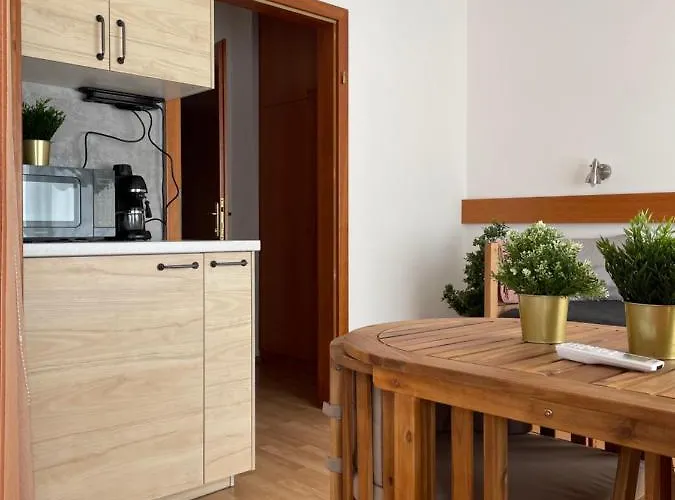 Hello Balcsi Apartmanhaz B&B 3*