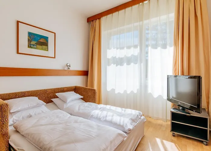 Hello Balcsi Apartmanhaz Bed & Breakfast 3*