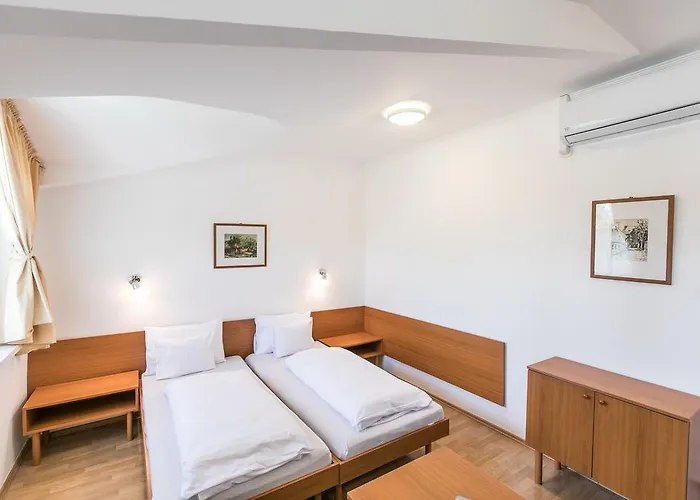 Hello Balcsi Apartmanhaz Bed & Breakfast 3*