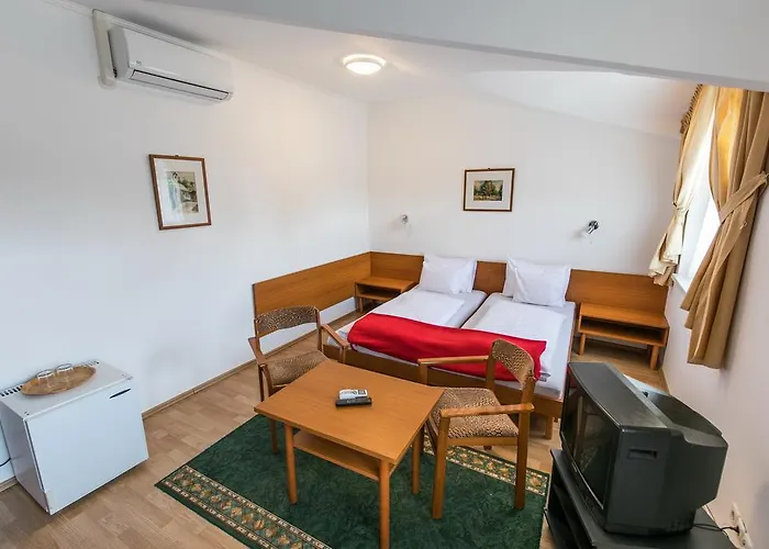 Hello Balcsi Apartmanhaz Bed and Breakfast 3*